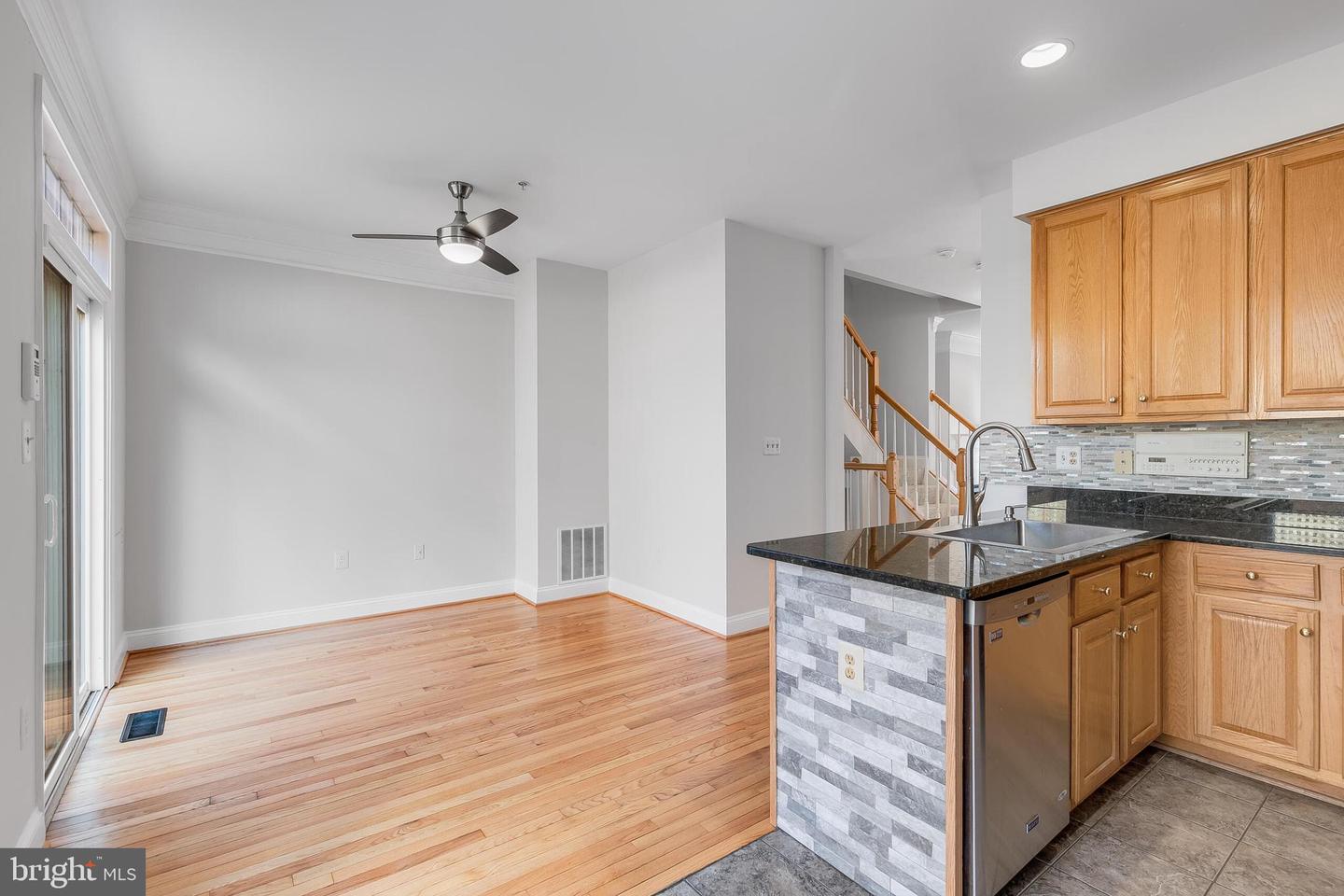 311 HEARTHSTONE MEWS, ALEXANDRIA, Virginia 22314, 3 Bedrooms Bedrooms, ,3 BathroomsBathrooms,Residential,For sale,311 HEARTHSTONE MEWS,VAAX2043078 MLS # VAAX2043078