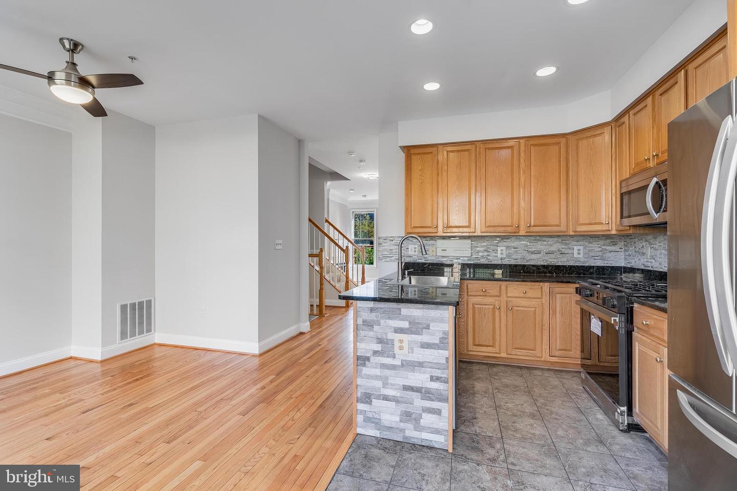 311 HEARTHSTONE MEWS, ALEXANDRIA, Virginia 22314, 3 Bedrooms Bedrooms, ,3 BathroomsBathrooms,Residential,For sale,311 HEARTHSTONE MEWS,VAAX2043078 MLS # VAAX2043078
