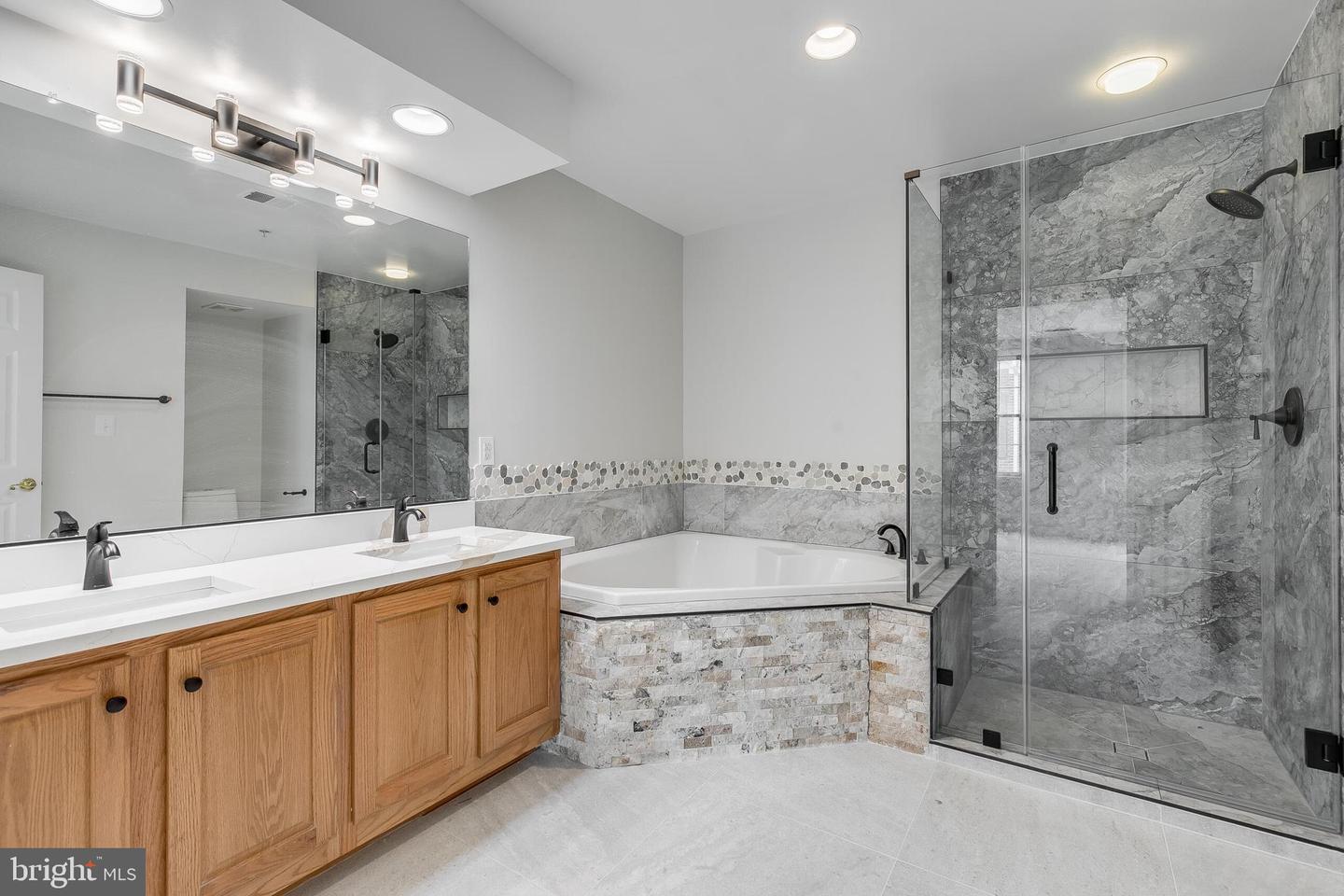 311 HEARTHSTONE MEWS, ALEXANDRIA, Virginia 22314, 3 Bedrooms Bedrooms, ,3 BathroomsBathrooms,Residential,For sale,311 HEARTHSTONE MEWS,VAAX2043078 MLS # VAAX2043078