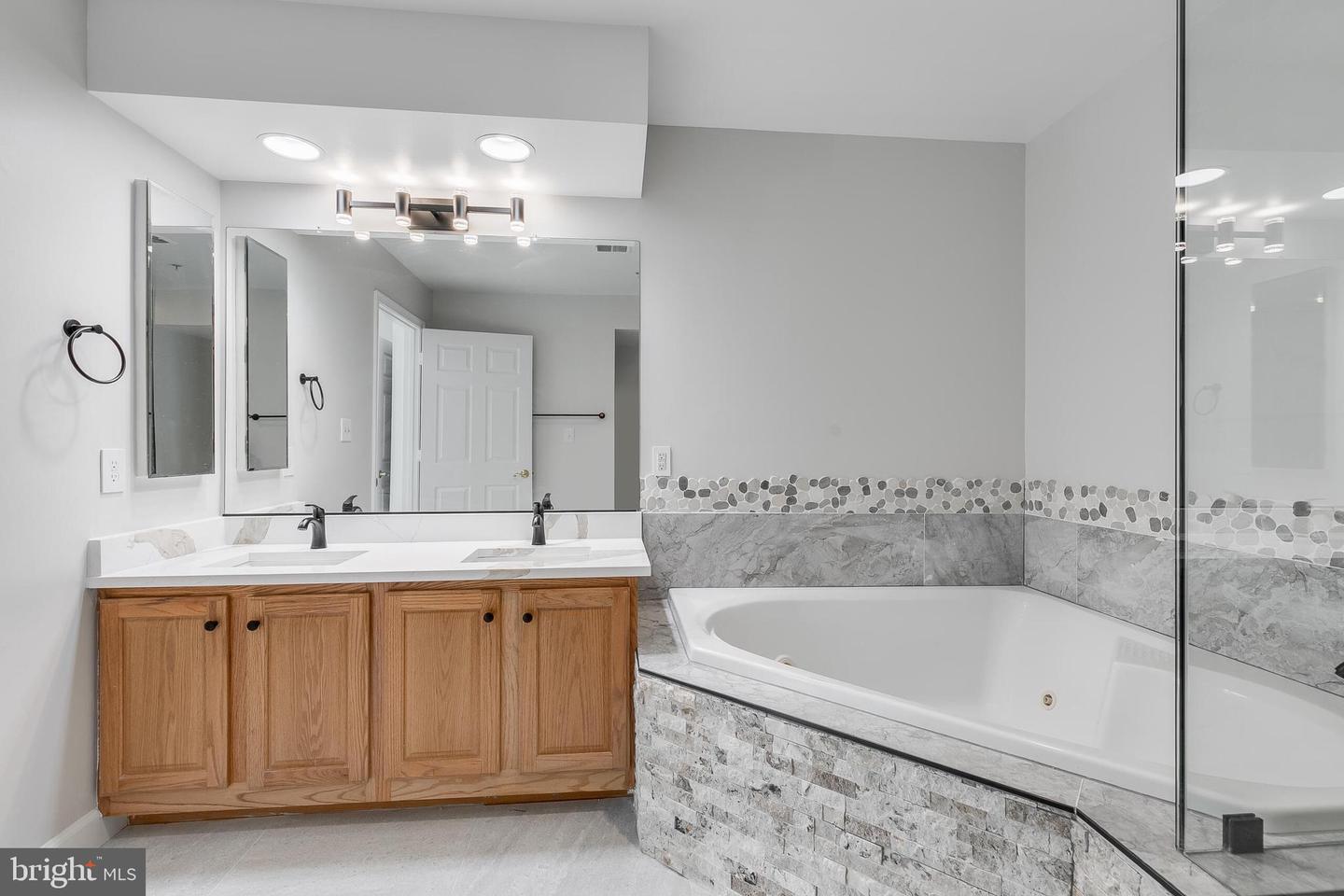 311 HEARTHSTONE MEWS, ALEXANDRIA, Virginia 22314, 3 Bedrooms Bedrooms, ,3 BathroomsBathrooms,Residential,For sale,311 HEARTHSTONE MEWS,VAAX2043078 MLS # VAAX2043078