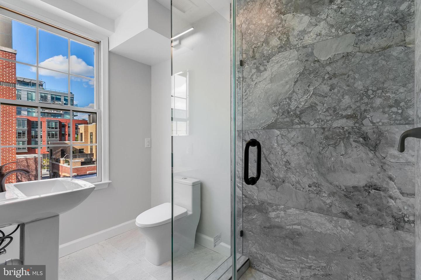 311 HEARTHSTONE MEWS, ALEXANDRIA, Virginia 22314, 3 Bedrooms Bedrooms, ,3 BathroomsBathrooms,Residential,For sale,311 HEARTHSTONE MEWS,VAAX2043078 MLS # VAAX2043078