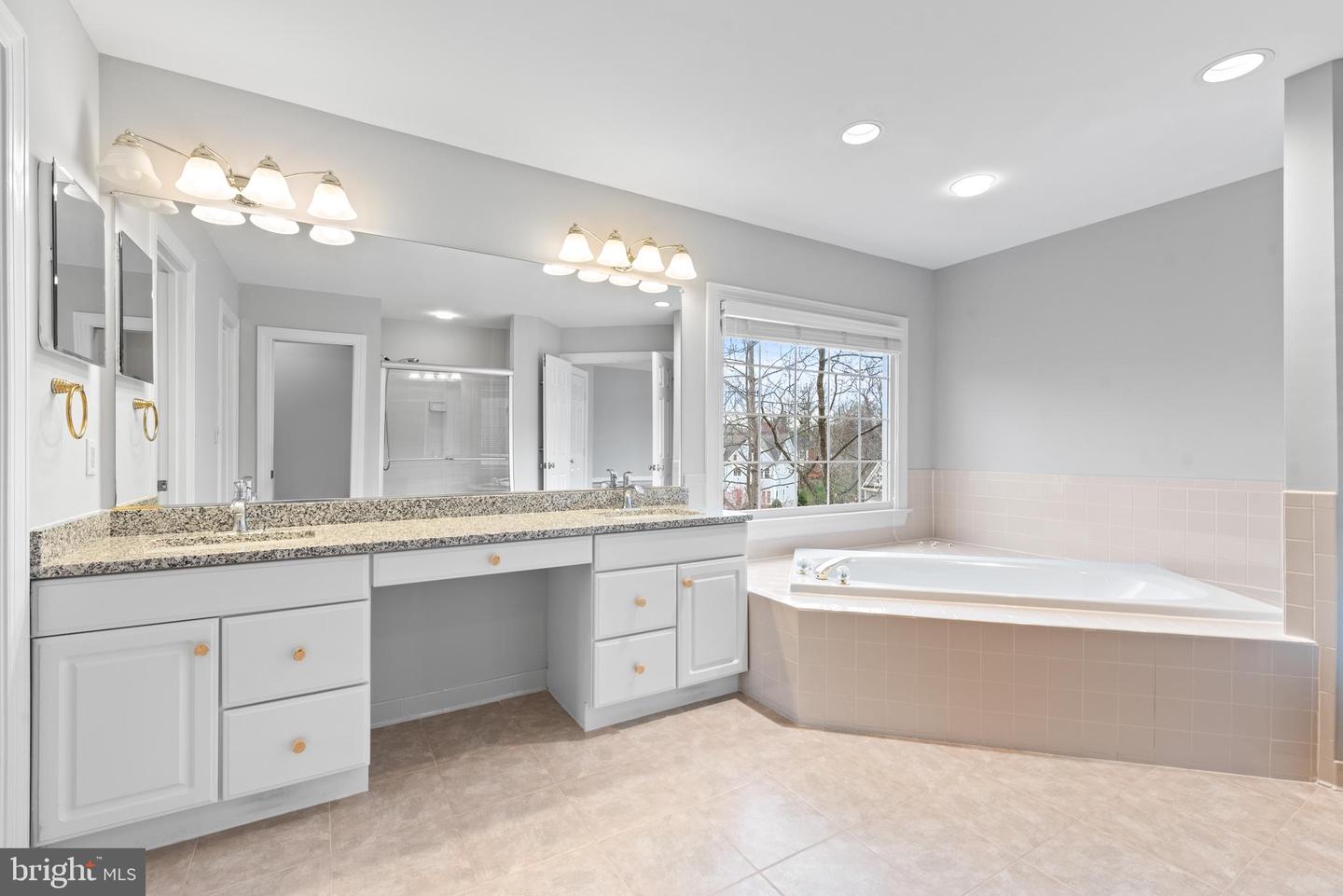 1605 LUPINE DEN CT, VIENNA, Virginia 22182, 6 Bedrooms Bedrooms, ,4 BathroomsBathrooms,Residential,For sale,1605 LUPINE DEN CT,VAFX2230618 MLS # VAFX2230618