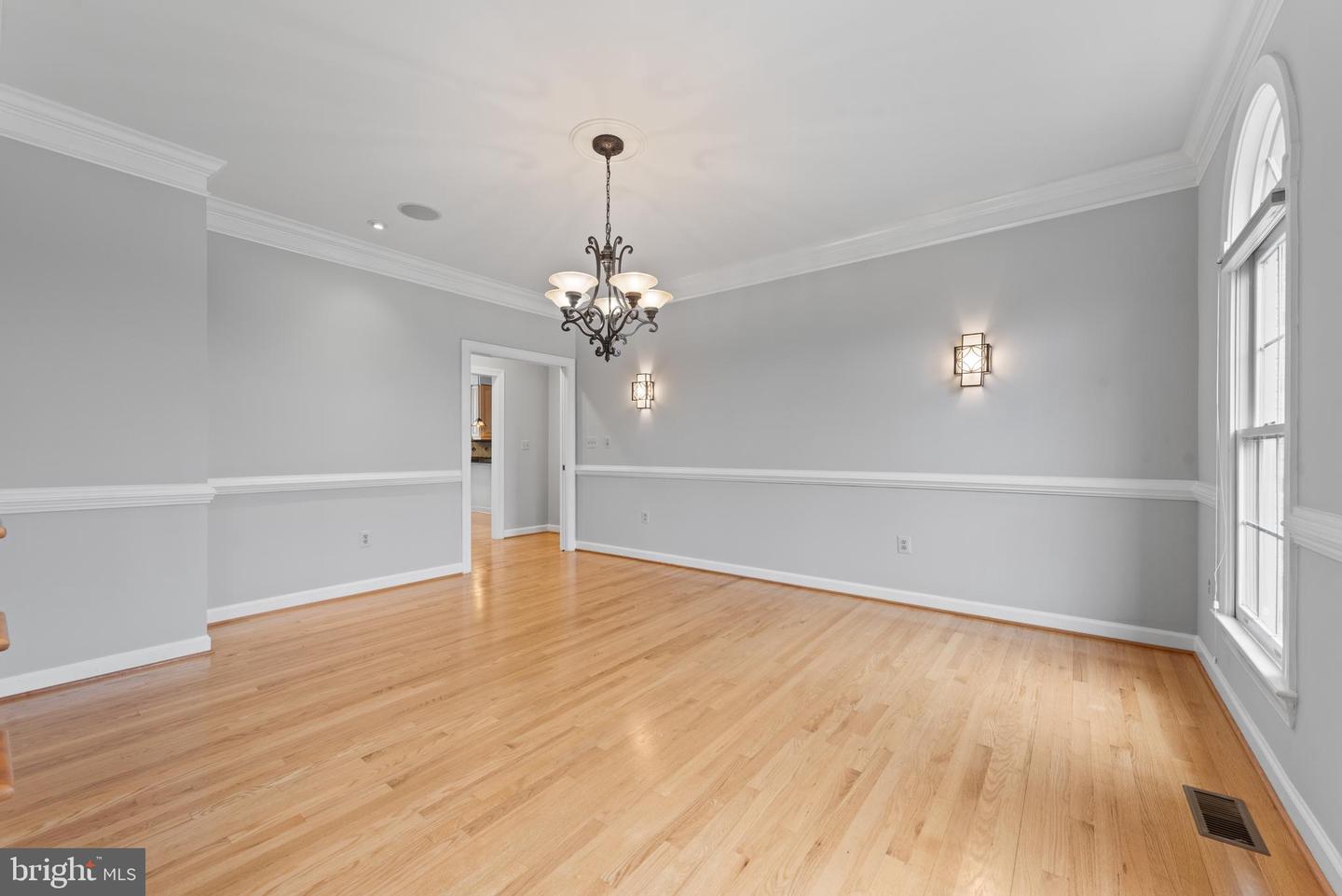 1605 LUPINE DEN CT, VIENNA, Virginia 22182, 6 Bedrooms Bedrooms, ,4 BathroomsBathrooms,Residential,For sale,1605 LUPINE DEN CT,VAFX2230618 MLS # VAFX2230618
