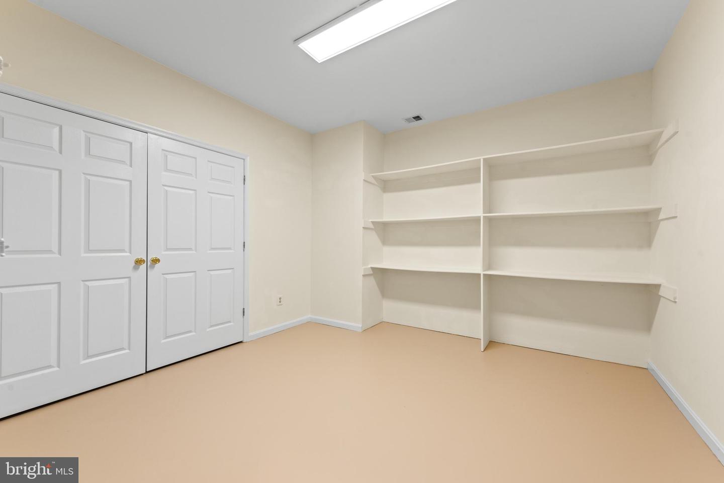 1605 LUPINE DEN CT, VIENNA, Virginia 22182, 6 Bedrooms Bedrooms, ,4 BathroomsBathrooms,Residential,For sale,1605 LUPINE DEN CT,VAFX2230618 MLS # VAFX2230618