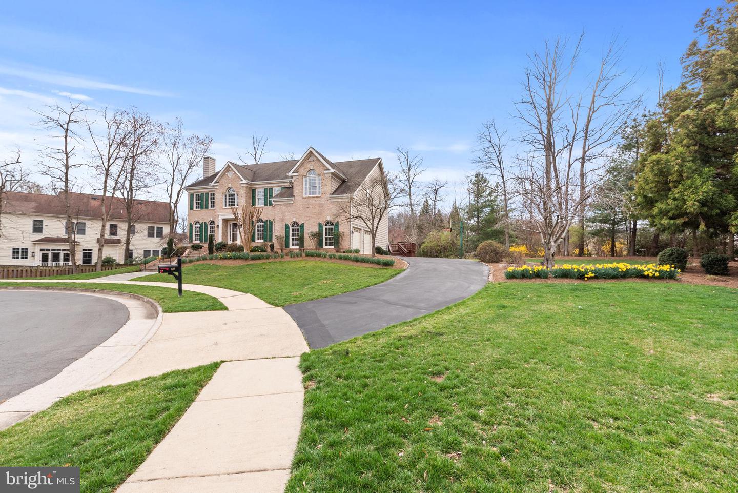 1605 LUPINE DEN CT, VIENNA, Virginia 22182, 6 Bedrooms Bedrooms, ,4 BathroomsBathrooms,Residential,For sale,1605 LUPINE DEN CT,VAFX2230618 MLS # VAFX2230618
