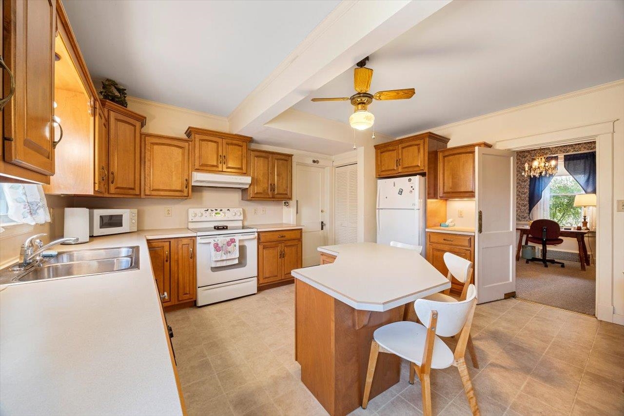 419 COLLEGE CIR, STAUNTON, Virginia 24401, 3 Bedrooms Bedrooms, ,2 BathroomsBathrooms,Residential,419 COLLEGE CIR,659744 MLS # 659744