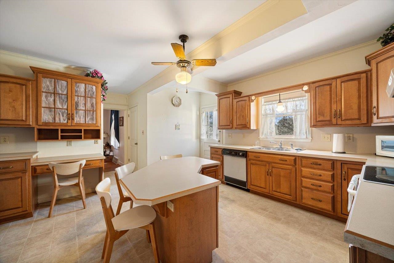 419 COLLEGE CIR, STAUNTON, Virginia 24401, 3 Bedrooms Bedrooms, ,2 BathroomsBathrooms,Residential,419 COLLEGE CIR,659744 MLS # 659744