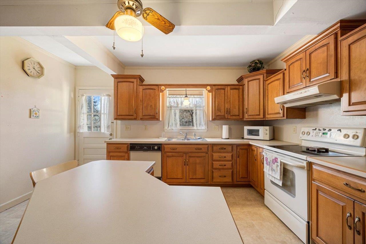 419 COLLEGE CIR, STAUNTON, Virginia 24401, 3 Bedrooms Bedrooms, ,2 BathroomsBathrooms,Residential,419 COLLEGE CIR,659744 MLS # 659744