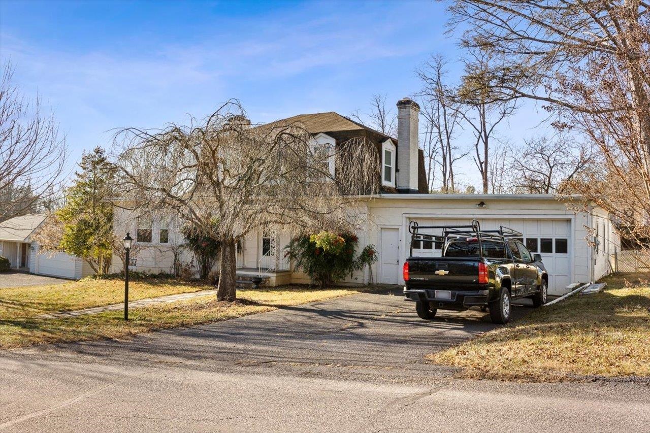 419 COLLEGE CIR, STAUNTON, Virginia 24401, 3 Bedrooms Bedrooms, ,2 BathroomsBathrooms,Residential,419 COLLEGE CIR,659744 MLS # 659744