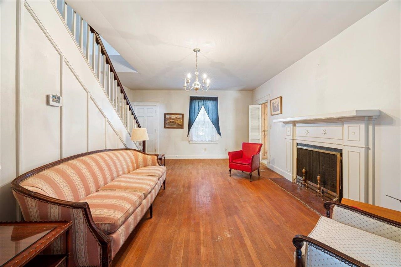 419 COLLEGE CIR, STAUNTON, Virginia 24401, 3 Bedrooms Bedrooms, ,2 BathroomsBathrooms,Residential,419 COLLEGE CIR,659744 MLS # 659744