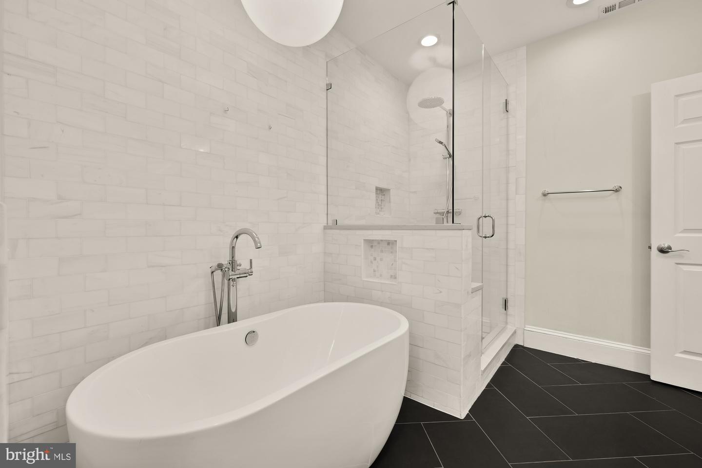 808 CAMERON ST, ALEXANDRIA, Virginia 22314, 3 Bedrooms Bedrooms, ,3 BathroomsBathrooms,Residential,For sale,808 CAMERON ST,VAAX2043488 MLS # VAAX2043488
