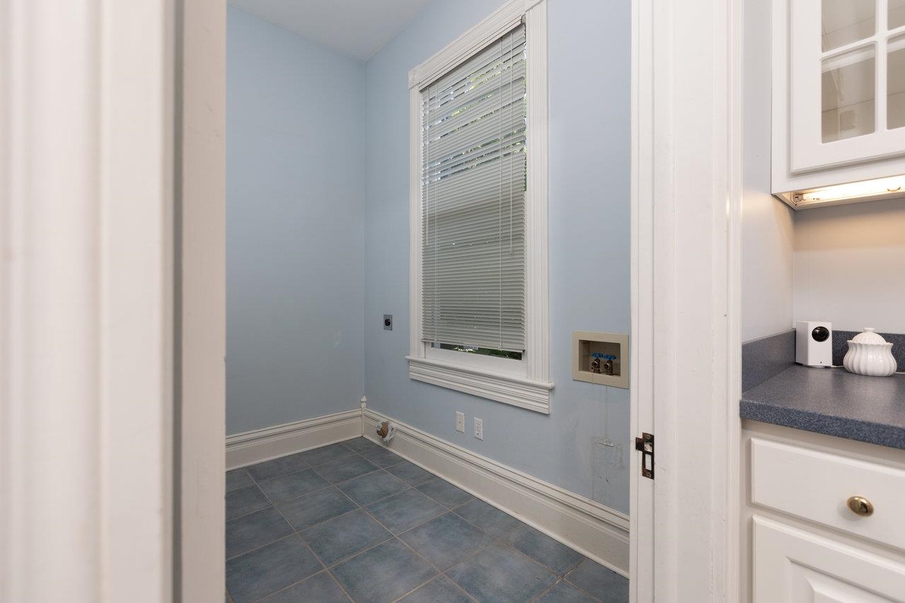 557 S WAYNE AVE, WAYNESBORO, Virginia 22980, 4 Bedrooms Bedrooms, ,4 BathroomsBathrooms,Residential,557 S WAYNE AVE,665069 MLS # 665069