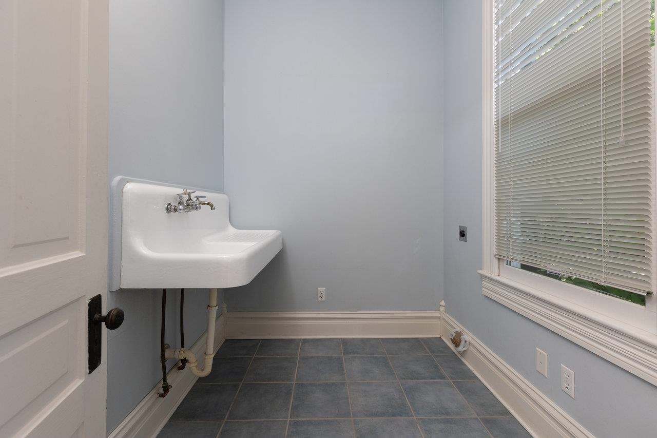 557 S WAYNE AVE, WAYNESBORO, Virginia 22980, 4 Bedrooms Bedrooms, ,4 BathroomsBathrooms,Residential,557 S WAYNE AVE,665069 MLS # 665069