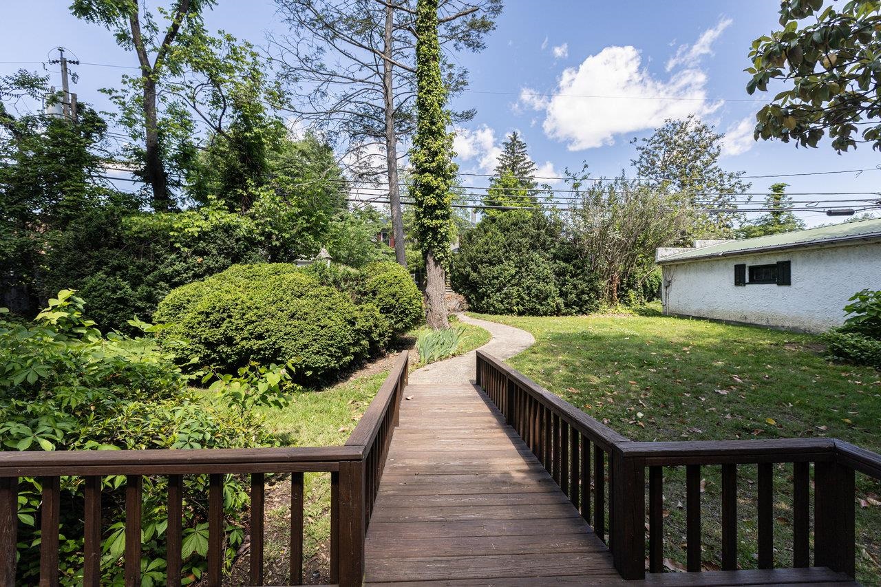 557 S WAYNE AVE, WAYNESBORO, Virginia 22980, 4 Bedrooms Bedrooms, ,4 BathroomsBathrooms,Residential,557 S WAYNE AVE,665069 MLS # 665069