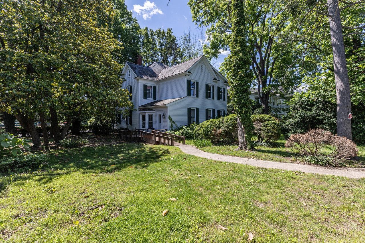 557 S WAYNE AVE, WAYNESBORO, Virginia 22980, 4 Bedrooms Bedrooms, ,4 BathroomsBathrooms,Residential,557 S WAYNE AVE,665069 MLS # 665069