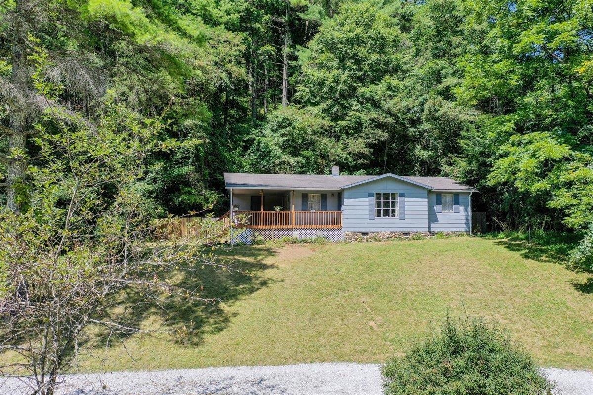 2063 PEDLAR RIVER RD, AMHERST, Virginia 24483, 3 Bedrooms Bedrooms, ,1 BathroomBathrooms,Residential,2063 PEDLAR RIVER RD,665088 MLS # 665088
