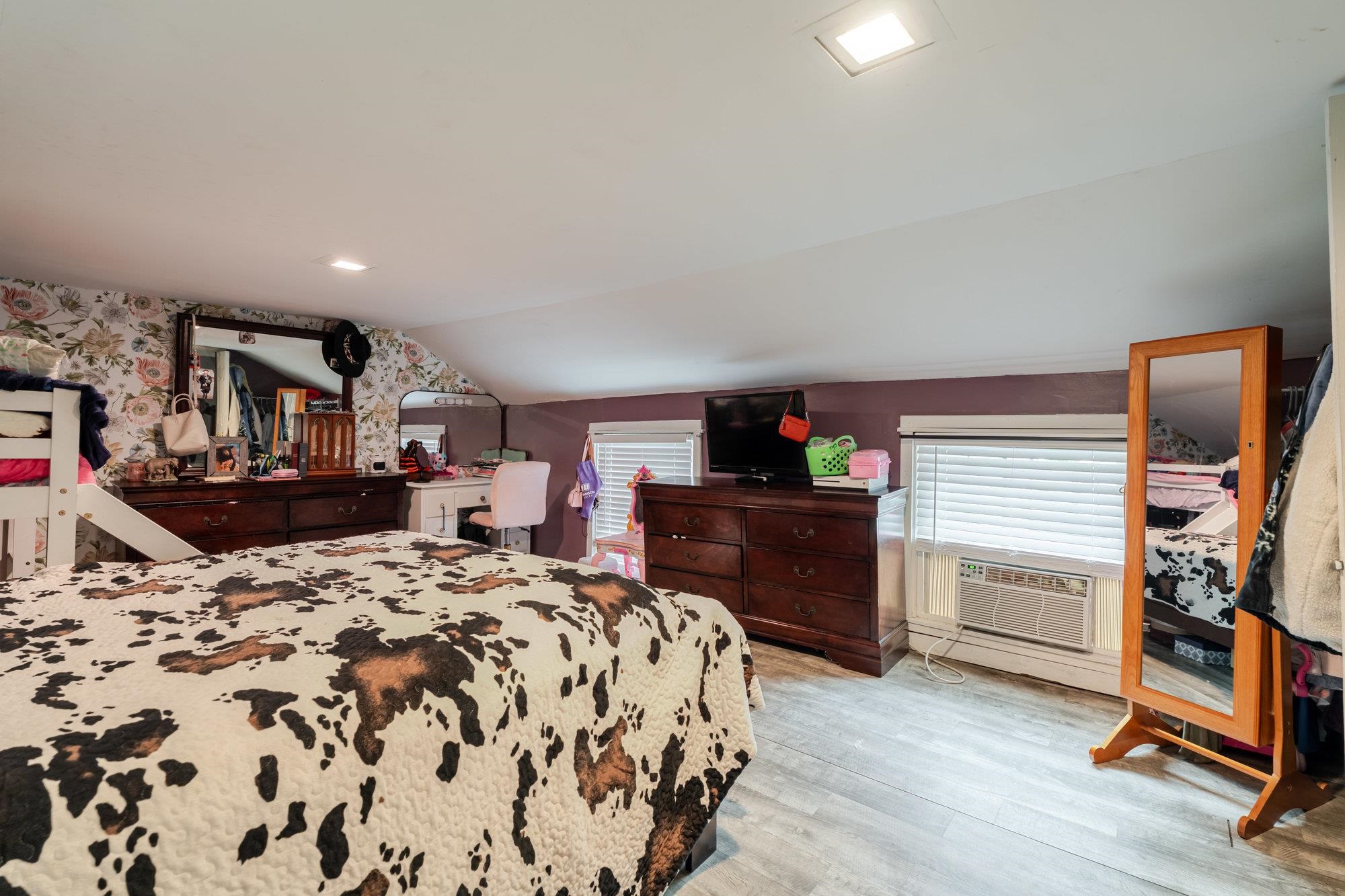 2420 JOLLETT RD, ELKTON, Virginia 22827, 3 Bedrooms Bedrooms, ,1 BathroomBathrooms,Residential,2420 JOLLETT RD,665099 MLS # 665099