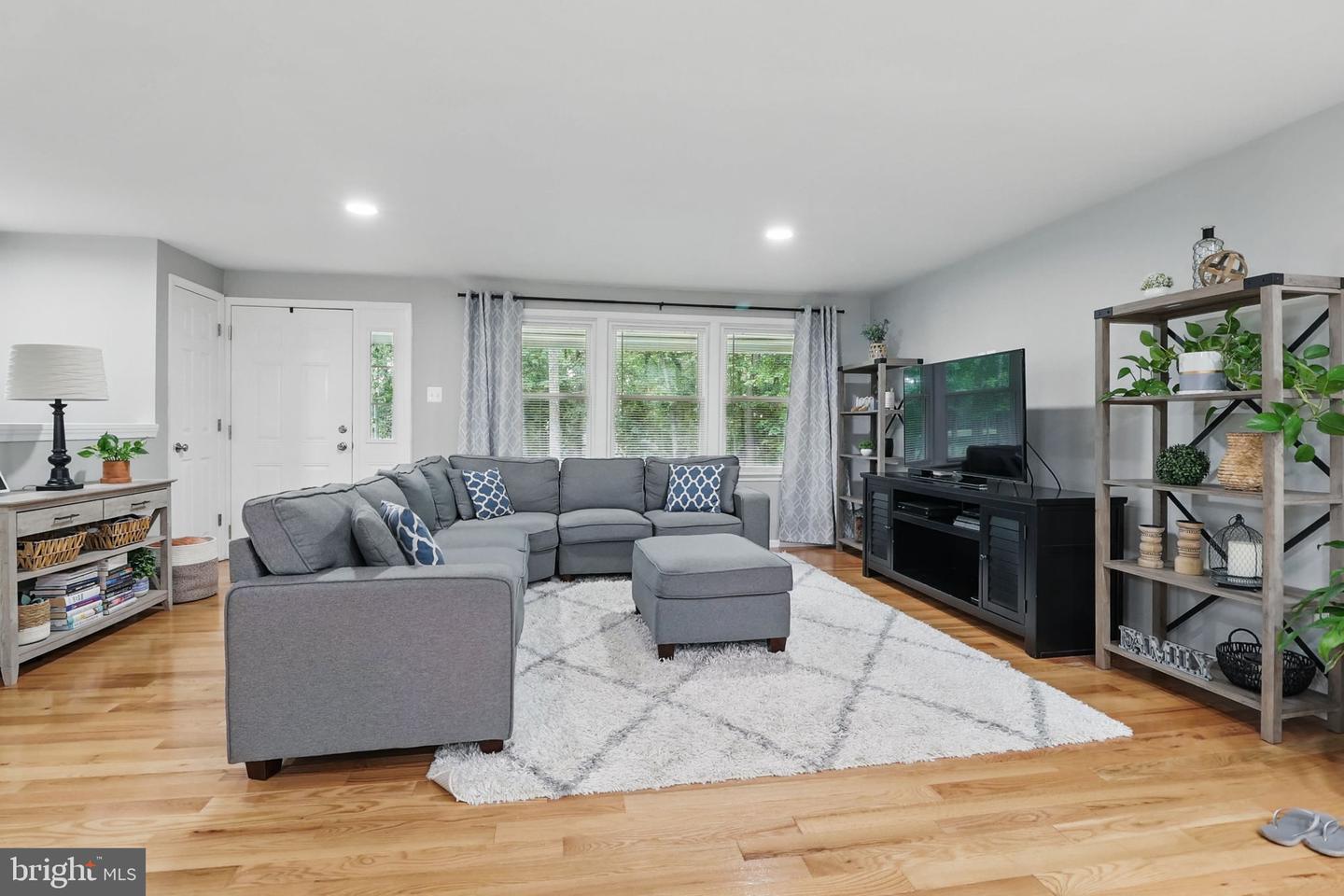 1400 SPRING LAKE DR, HAYMARKET, Virginia 20169, 3 Bedrooms Bedrooms, ,2 BathroomsBathrooms,Residential,For sale,1400 SPRING LAKE DR,VAPW2091812 MLS # VAPW2091812