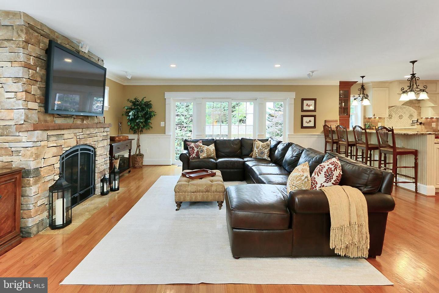 7221 TIMBER LN, FALLS CHURCH, Virginia 22046, 6 Bedrooms Bedrooms, ,4 BathroomsBathrooms,Residential,For sale,7221 TIMBER LN,VAFX2233936 MLS # VAFX2233936