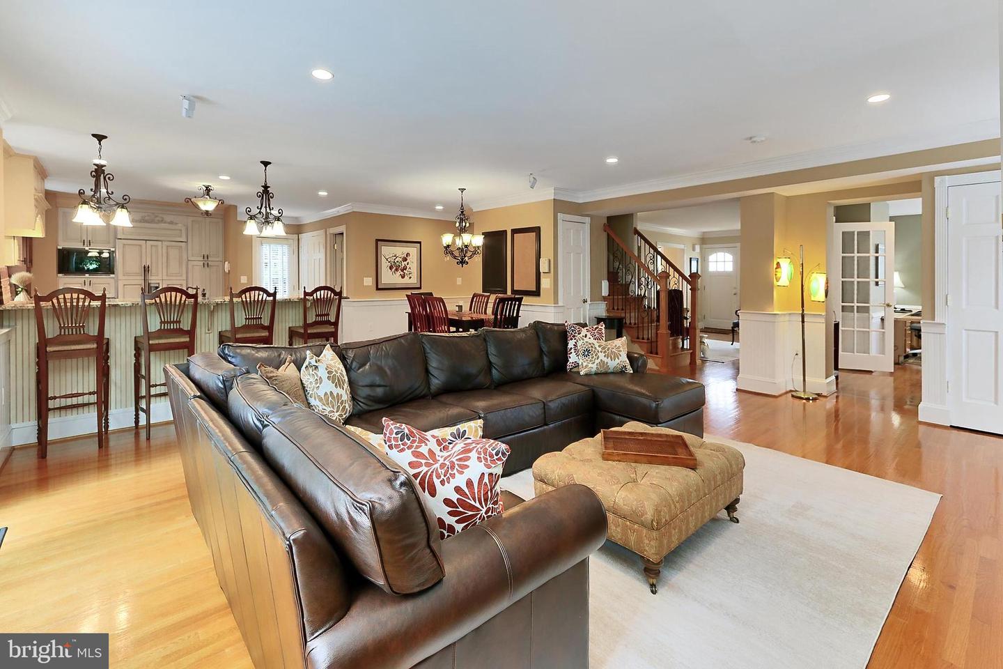 7221 TIMBER LN, FALLS CHURCH, Virginia 22046, 6 Bedrooms Bedrooms, ,4 BathroomsBathrooms,Residential,For sale,7221 TIMBER LN,VAFX2233936 MLS # VAFX2233936
