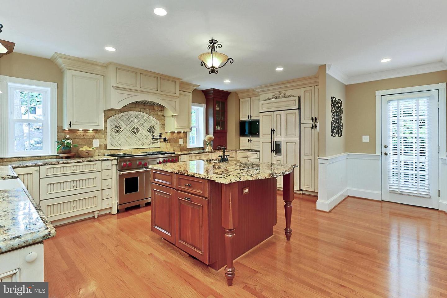 7221 TIMBER LN, FALLS CHURCH, Virginia 22046, 6 Bedrooms Bedrooms, ,4 BathroomsBathrooms,Residential,For sale,7221 TIMBER LN,VAFX2233936 MLS # VAFX2233936
