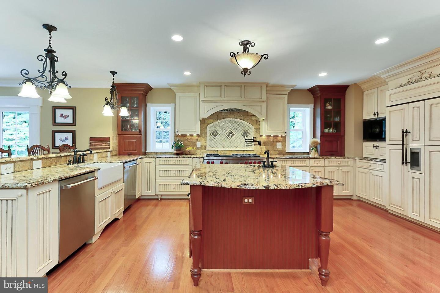 7221 TIMBER LN, FALLS CHURCH, Virginia 22046, 6 Bedrooms Bedrooms, ,4 BathroomsBathrooms,Residential,For sale,7221 TIMBER LN,VAFX2233936 MLS # VAFX2233936