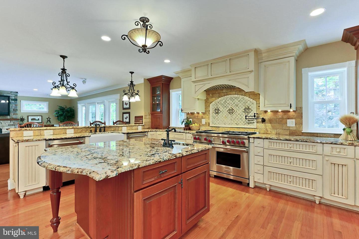 7221 TIMBER LN, FALLS CHURCH, Virginia 22046, 6 Bedrooms Bedrooms, ,4 BathroomsBathrooms,Residential,For sale,7221 TIMBER LN,VAFX2233936 MLS # VAFX2233936