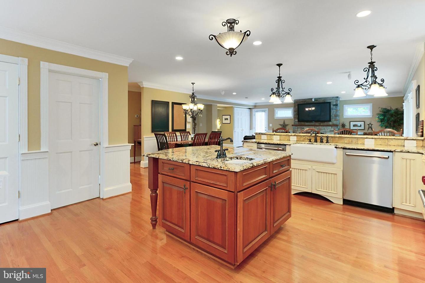 7221 TIMBER LN, FALLS CHURCH, Virginia 22046, 6 Bedrooms Bedrooms, ,4 BathroomsBathrooms,Residential,For sale,7221 TIMBER LN,VAFX2233936 MLS # VAFX2233936