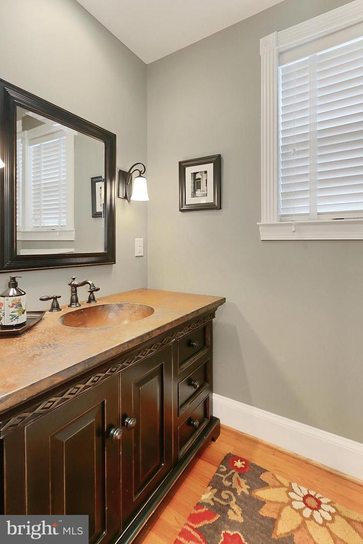 7221 TIMBER LN, FALLS CHURCH, Virginia 22046, 6 Bedrooms Bedrooms, ,4 BathroomsBathrooms,Residential,For sale,7221 TIMBER LN,VAFX2233936 MLS # VAFX2233936