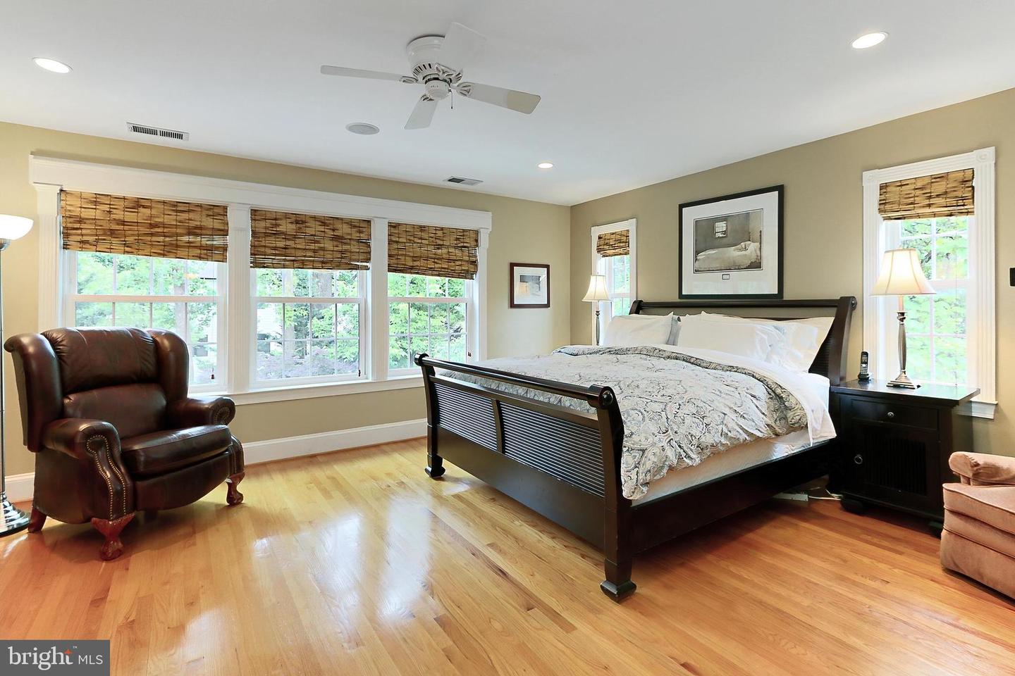 7221 TIMBER LN, FALLS CHURCH, Virginia 22046, 6 Bedrooms Bedrooms, ,4 BathroomsBathrooms,Residential,For sale,7221 TIMBER LN,VAFX2233936 MLS # VAFX2233936