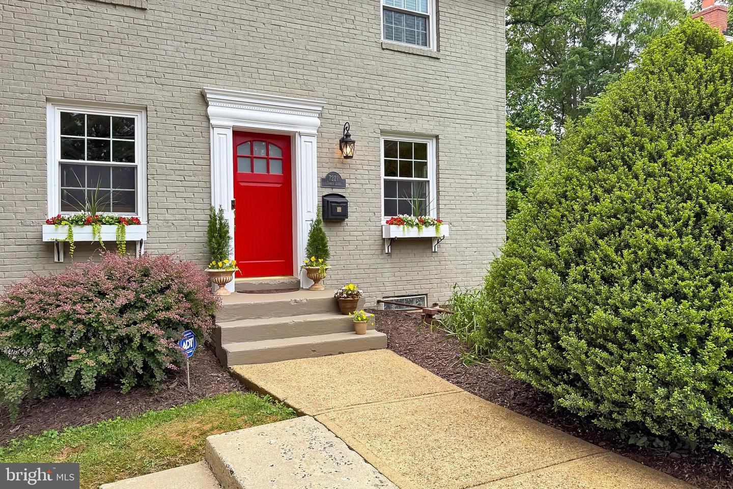 7221 TIMBER LN, FALLS CHURCH, Virginia 22046, 6 Bedrooms Bedrooms, ,4 BathroomsBathrooms,Residential,For sale,7221 TIMBER LN,VAFX2233936 MLS # VAFX2233936