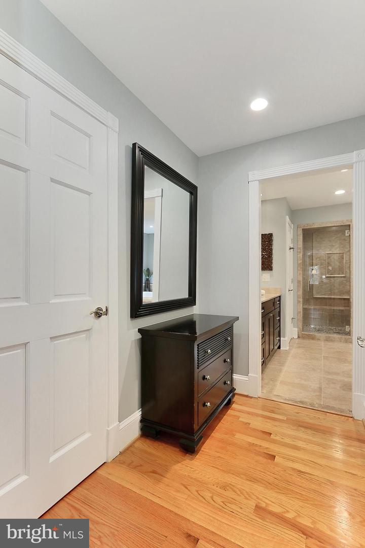 7221 TIMBER LN, FALLS CHURCH, Virginia 22046, 6 Bedrooms Bedrooms, ,4 BathroomsBathrooms,Residential,For sale,7221 TIMBER LN,VAFX2233936 MLS # VAFX2233936