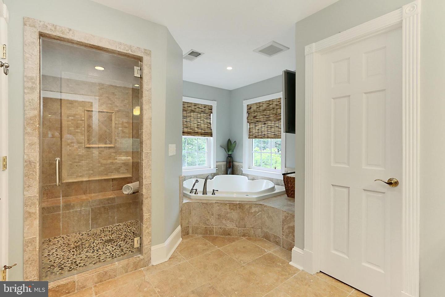 7221 TIMBER LN, FALLS CHURCH, Virginia 22046, 6 Bedrooms Bedrooms, ,4 BathroomsBathrooms,Residential,For sale,7221 TIMBER LN,VAFX2233936 MLS # VAFX2233936