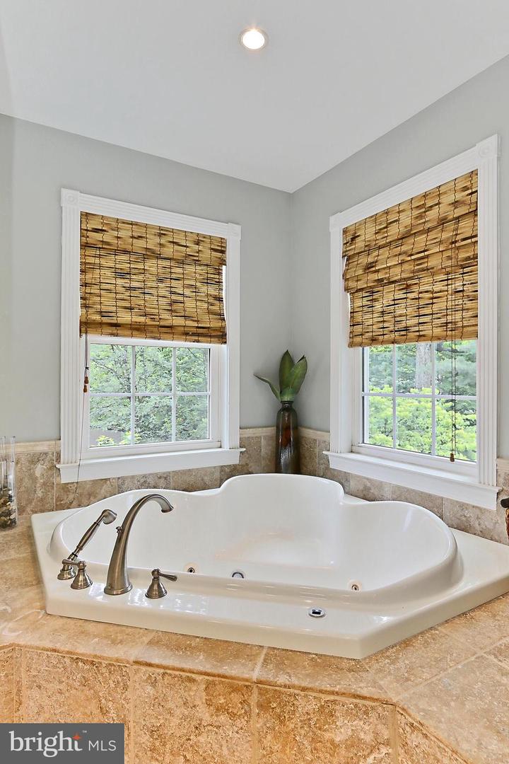 7221 TIMBER LN, FALLS CHURCH, Virginia 22046, 6 Bedrooms Bedrooms, ,4 BathroomsBathrooms,Residential,For sale,7221 TIMBER LN,VAFX2233936 MLS # VAFX2233936
