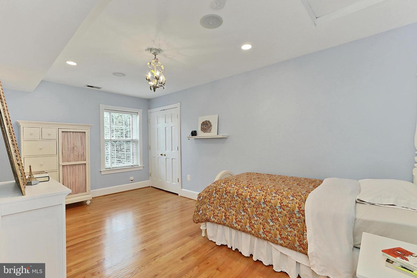 7221 TIMBER LN, FALLS CHURCH, Virginia 22046, 6 Bedrooms Bedrooms, ,4 BathroomsBathrooms,Residential,For sale,7221 TIMBER LN,VAFX2233936 MLS # VAFX2233936