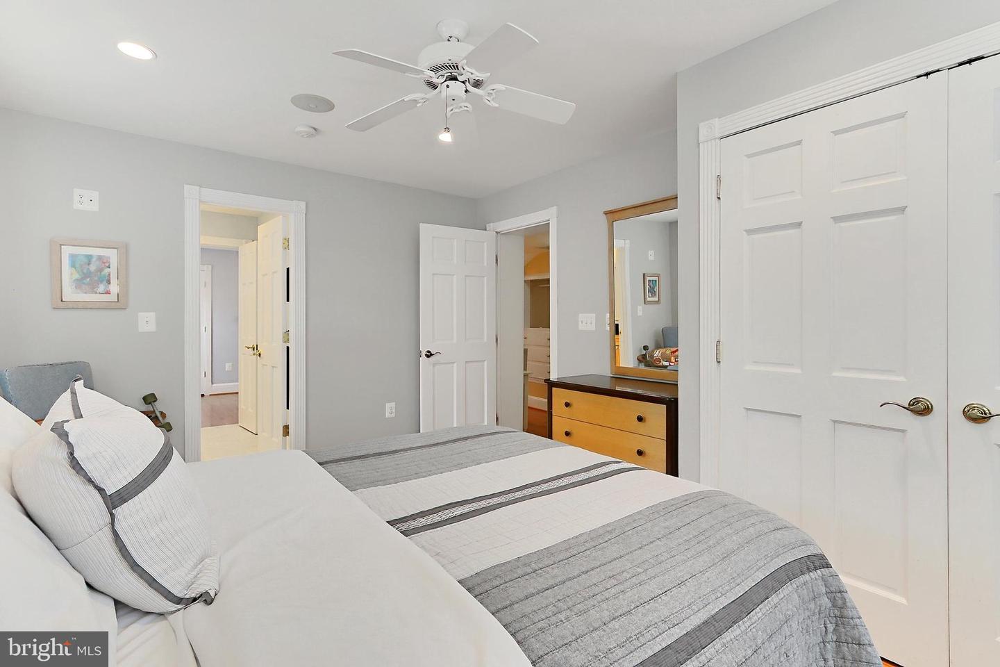 7221 TIMBER LN, FALLS CHURCH, Virginia 22046, 6 Bedrooms Bedrooms, ,4 BathroomsBathrooms,Residential,For sale,7221 TIMBER LN,VAFX2233936 MLS # VAFX2233936