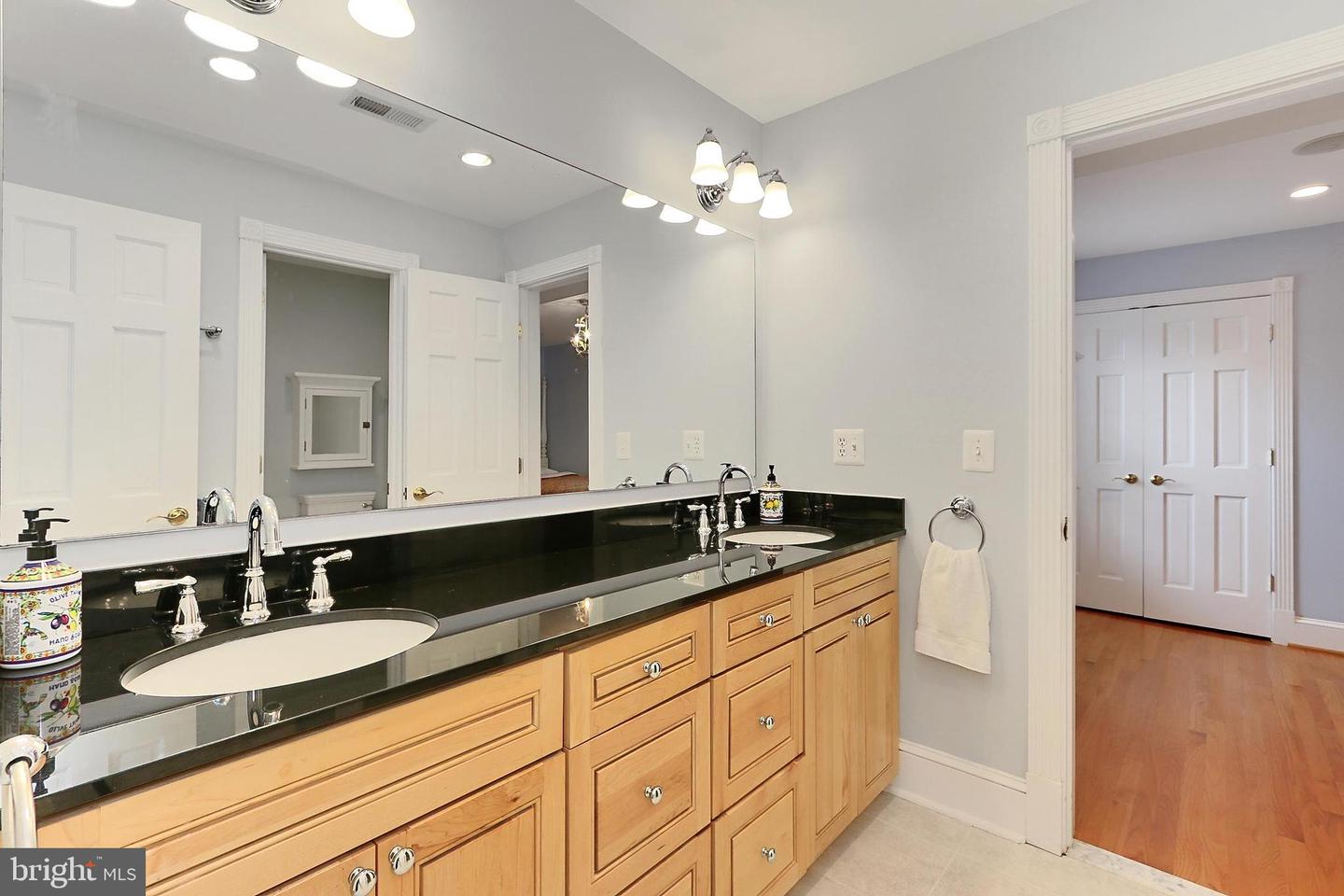 7221 TIMBER LN, FALLS CHURCH, Virginia 22046, 6 Bedrooms Bedrooms, ,4 BathroomsBathrooms,Residential,For sale,7221 TIMBER LN,VAFX2233936 MLS # VAFX2233936