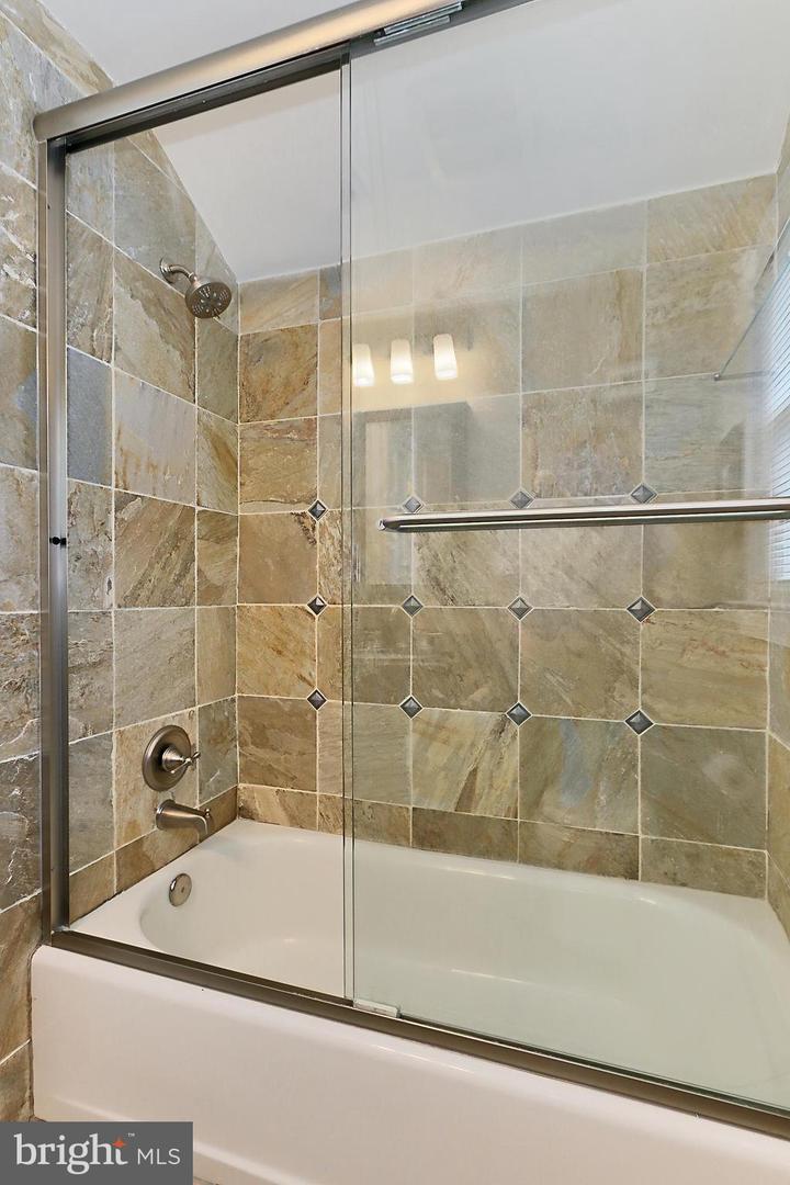 7221 TIMBER LN, FALLS CHURCH, Virginia 22046, 6 Bedrooms Bedrooms, ,4 BathroomsBathrooms,Residential,For sale,7221 TIMBER LN,VAFX2233936 MLS # VAFX2233936