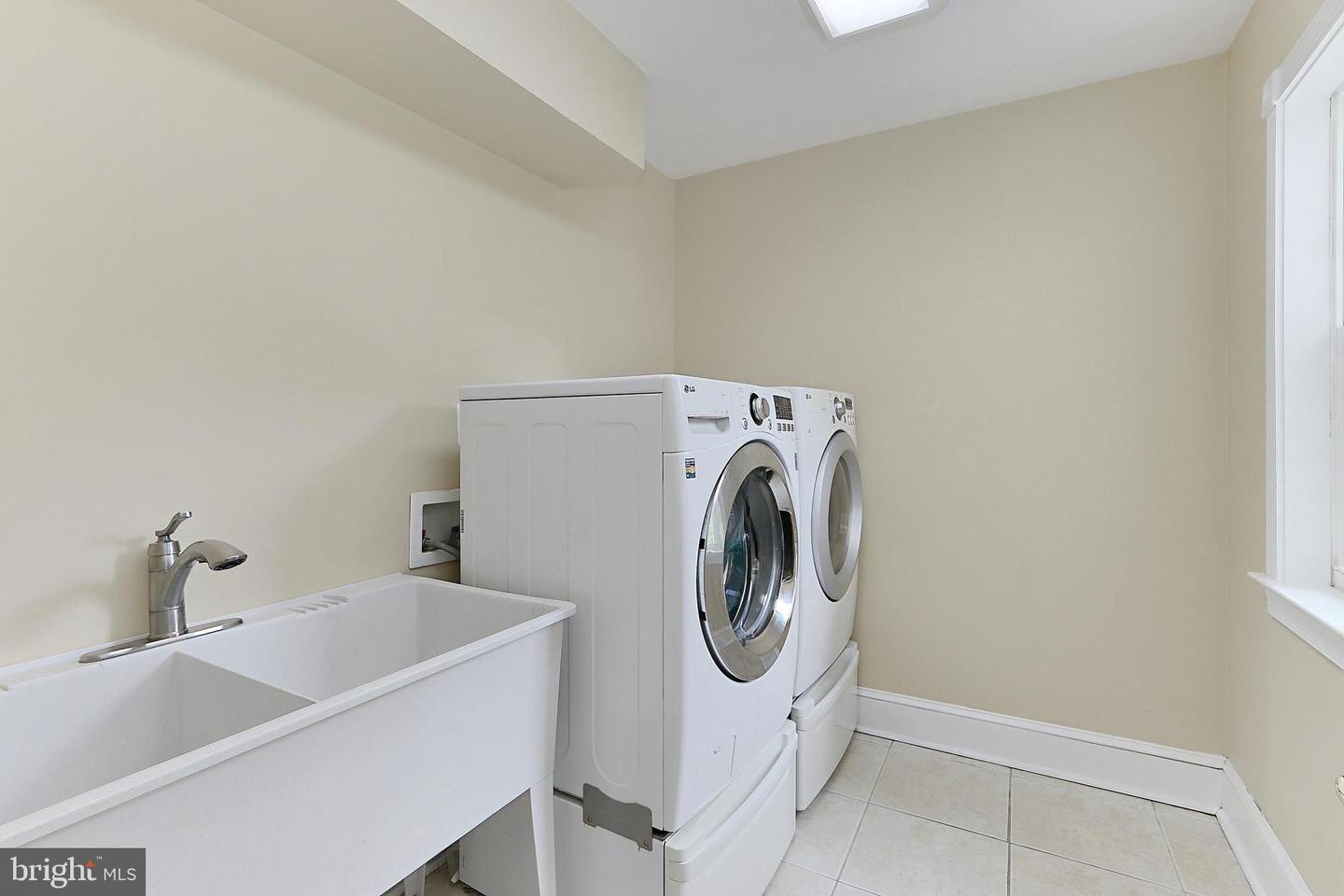 7221 TIMBER LN, FALLS CHURCH, Virginia 22046, 6 Bedrooms Bedrooms, ,4 BathroomsBathrooms,Residential,For sale,7221 TIMBER LN,VAFX2233936 MLS # VAFX2233936