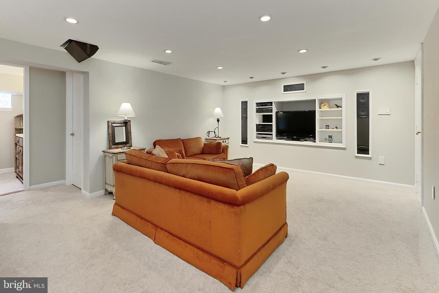 7221 TIMBER LN, FALLS CHURCH, Virginia 22046, 6 Bedrooms Bedrooms, ,4 BathroomsBathrooms,Residential,For sale,7221 TIMBER LN,VAFX2233936 MLS # VAFX2233936