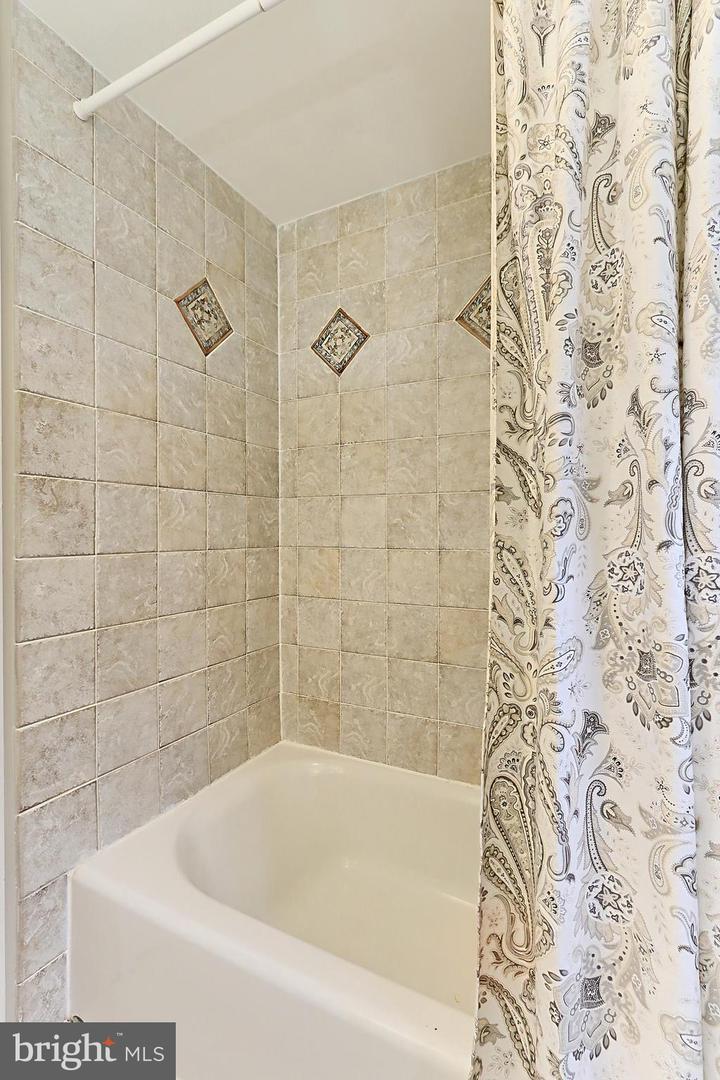 7221 TIMBER LN, FALLS CHURCH, Virginia 22046, 6 Bedrooms Bedrooms, ,4 BathroomsBathrooms,Residential,For sale,7221 TIMBER LN,VAFX2233936 MLS # VAFX2233936