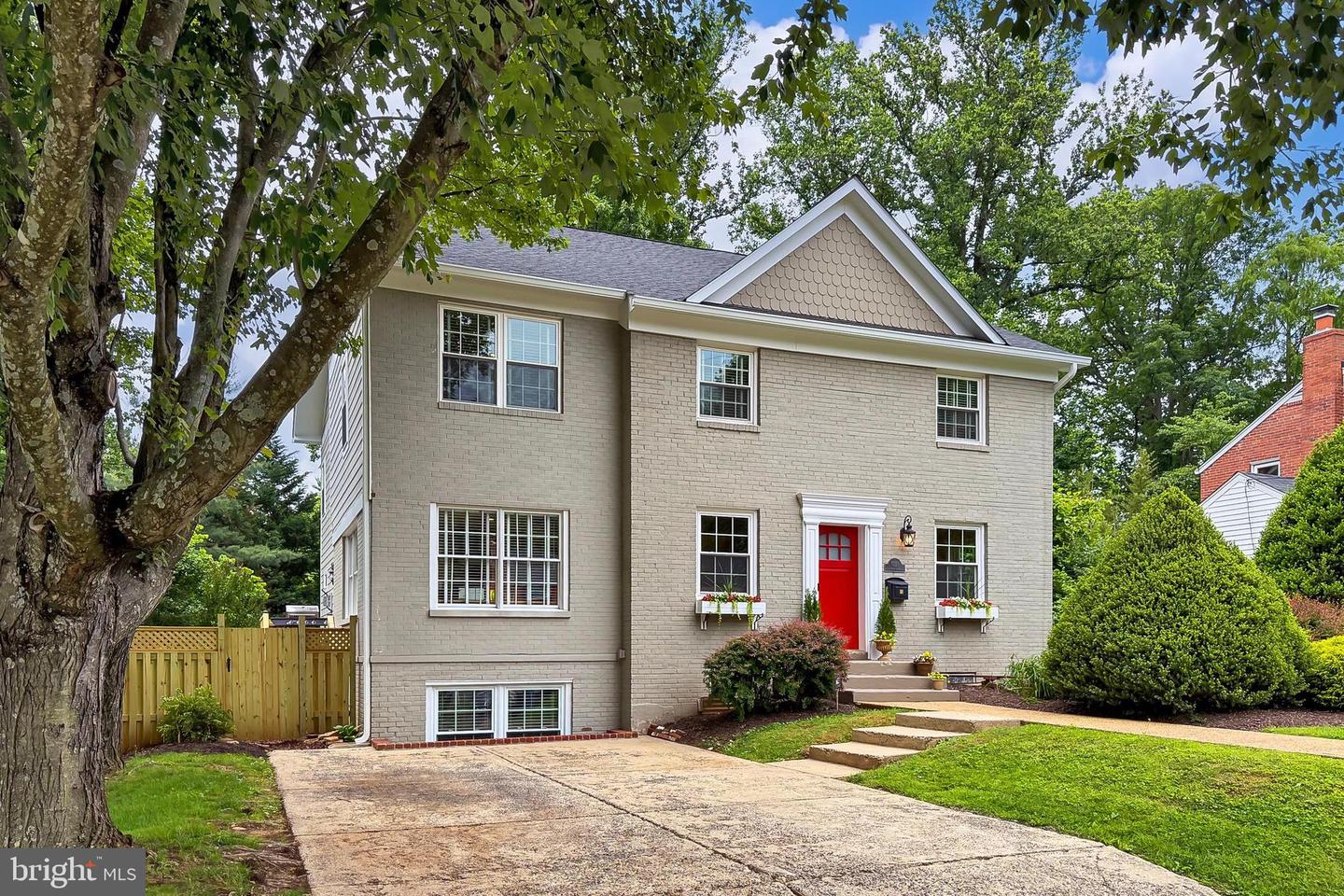 7221 TIMBER LN, FALLS CHURCH, Virginia 22046, 6 Bedrooms Bedrooms, ,4 BathroomsBathrooms,Residential,For sale,7221 TIMBER LN,VAFX2233936 MLS # VAFX2233936