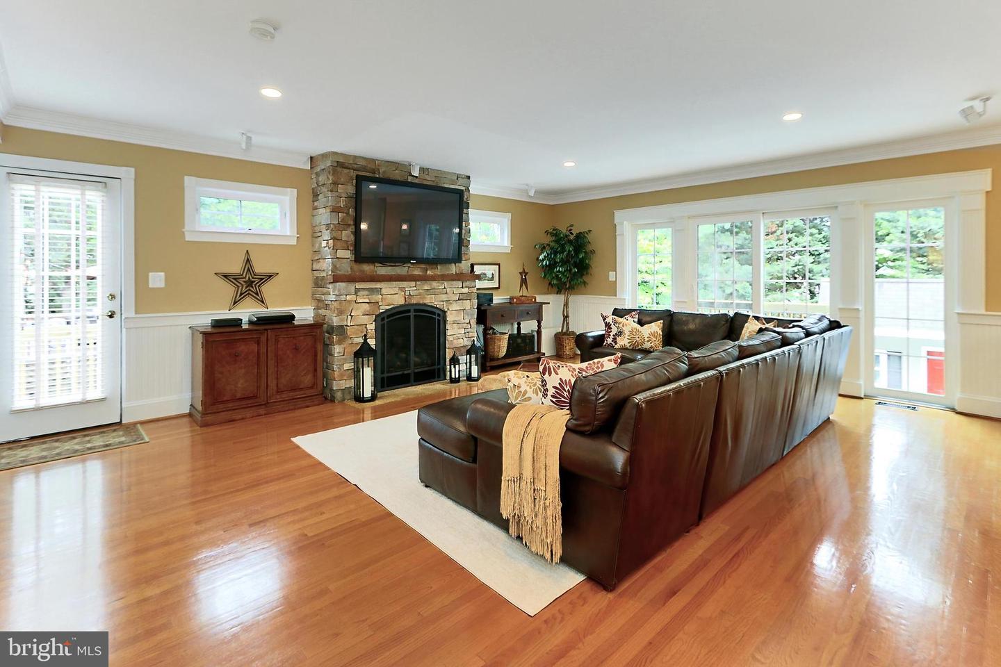 7221 TIMBER LN, FALLS CHURCH, Virginia 22046, 6 Bedrooms Bedrooms, ,4 BathroomsBathrooms,Residential,For sale,7221 TIMBER LN,VAFX2233936 MLS # VAFX2233936