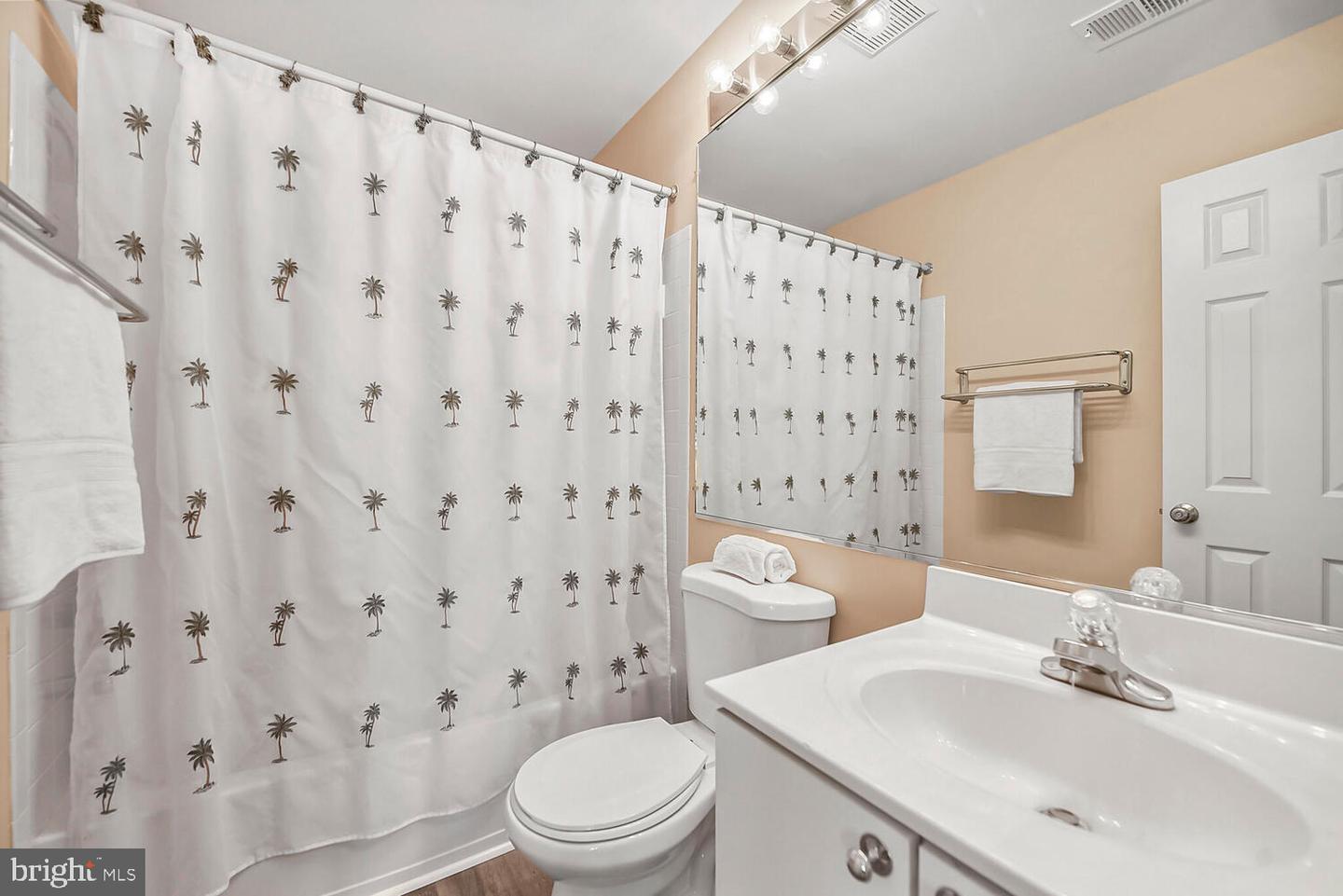 11431 HERITAGE COMMONS WAY, RESTON, Virginia 20194, 2 Bedrooms Bedrooms, ,2 BathroomsBathrooms,Residential,For sale,11431 HERITAGE COMMONS WAY,VAFX2233982 MLS # VAFX2233982