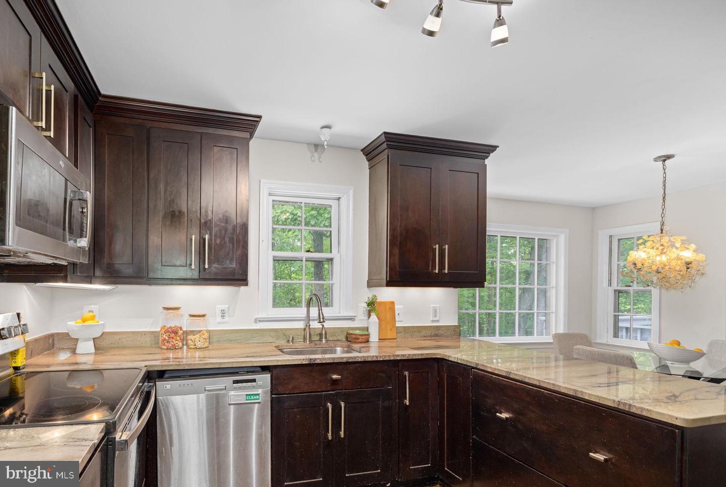 1517 SNUGHILL CT, VIENNA, Virginia 22182, 5 Bedrooms Bedrooms, ,3 BathroomsBathrooms,Residential,For sale,1517 SNUGHILL CT,VAFX2235284 MLS # VAFX2235284