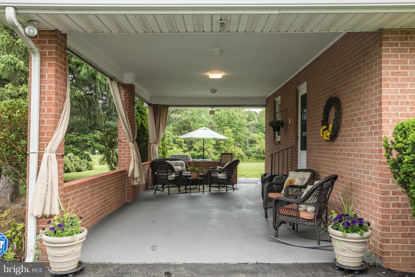 1085 GREENWOOD RD, WINCHESTER, Virginia 22602, 2 Bedrooms Bedrooms, ,2 BathroomsBathrooms,Residential,For sale,1085 GREENWOOD RD,VAFV2033708 MLS # VAFV2033708
