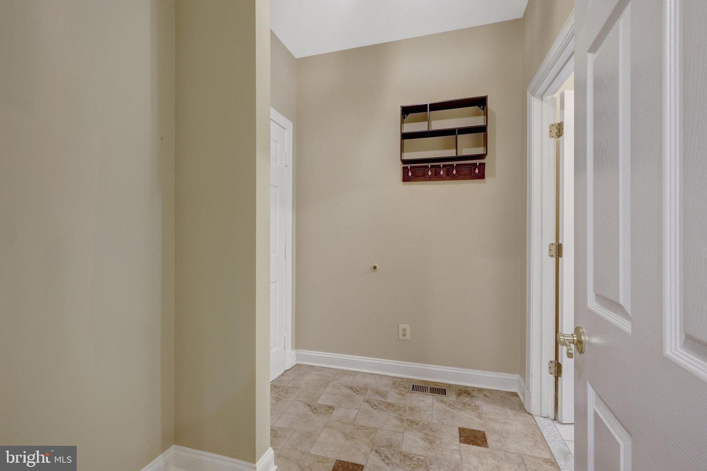 11200 ELMVIEW PL, GREAT FALLS, Virginia 22066, 5 Bedrooms Bedrooms, 21 Rooms Rooms,4 BathroomsBathrooms,Residential,For sale,11200 ELMVIEW PL,VAFX2237414 MLS # VAFX2237414