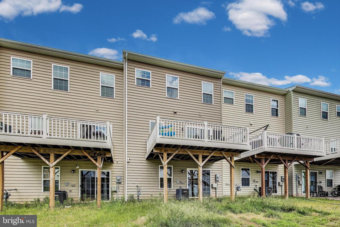 520 VIEW POINT WAY, FREDERICKSBURG, Virginia 22405, 3 Bedrooms Bedrooms, ,2 BathroomsBathrooms,Residential,For sale,520 VIEW POINT WAY,VAST2038424 MLS # VAST2038424