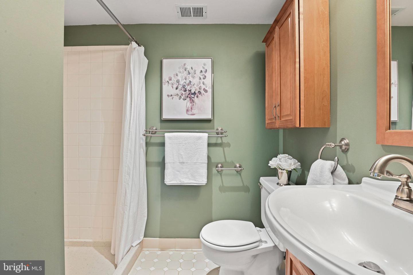 503 COLONY CT NW, VIENNA, Virginia 22180, 4 Bedrooms Bedrooms, ,3 BathroomsBathrooms,Residential,For sale,503 COLONY CT NW,VAFX2238064 MLS # VAFX2238064