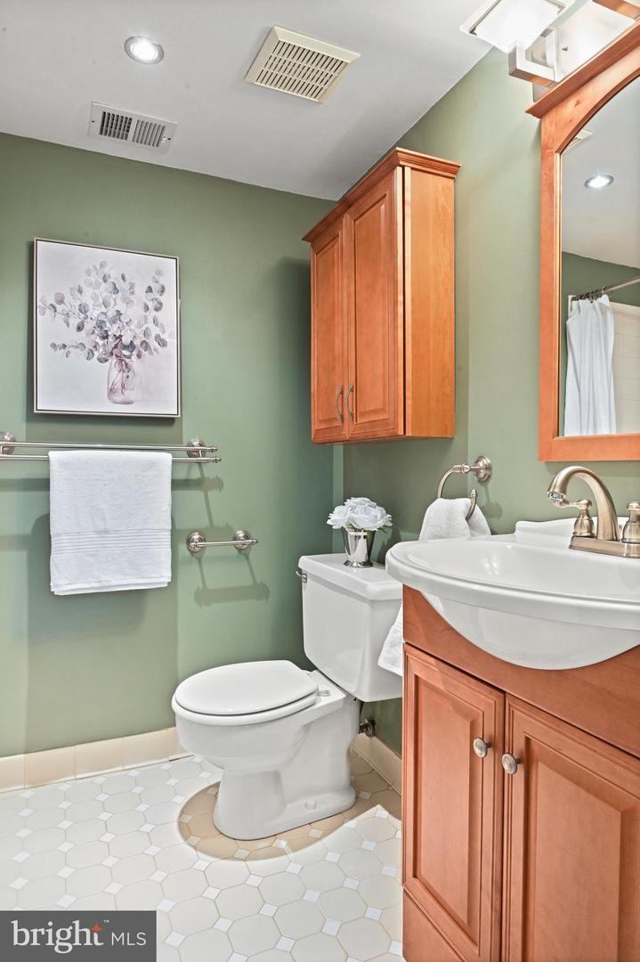 503 COLONY CT NW, VIENNA, Virginia 22180, 4 Bedrooms Bedrooms, ,3 BathroomsBathrooms,Residential,For sale,503 COLONY CT NW,VAFX2238064 MLS # VAFX2238064